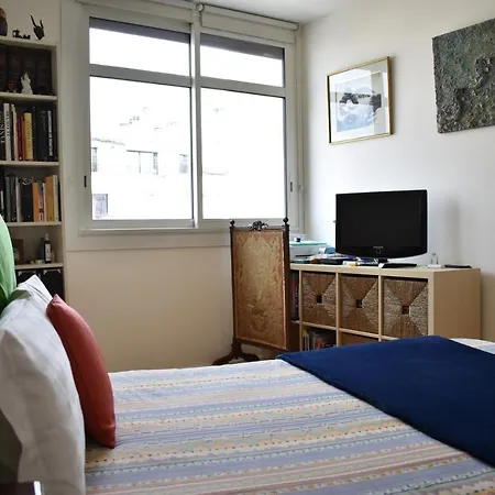 1 Bedroom With Balcony View Paris